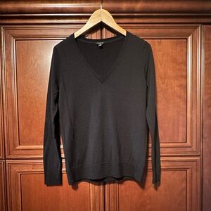 Ann Taylor 100% Extra Fine Merino Wool Black V-Neck Sweater